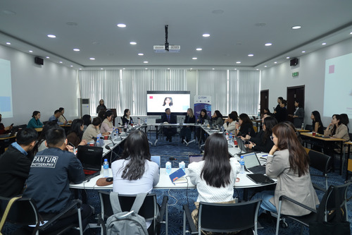 “БРЕНДИНГ ба ДИЖИТАЛ МАРКЕТИНГ” сургалтыг Их Британи Улсаас Монгол Улсад суух Элчин сайд Фиона Блайт нээж, бизнес эрхлэгчдэд амжилт хүслээ